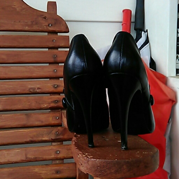 Size  8 medium guess black booties - Picture 2 of 4